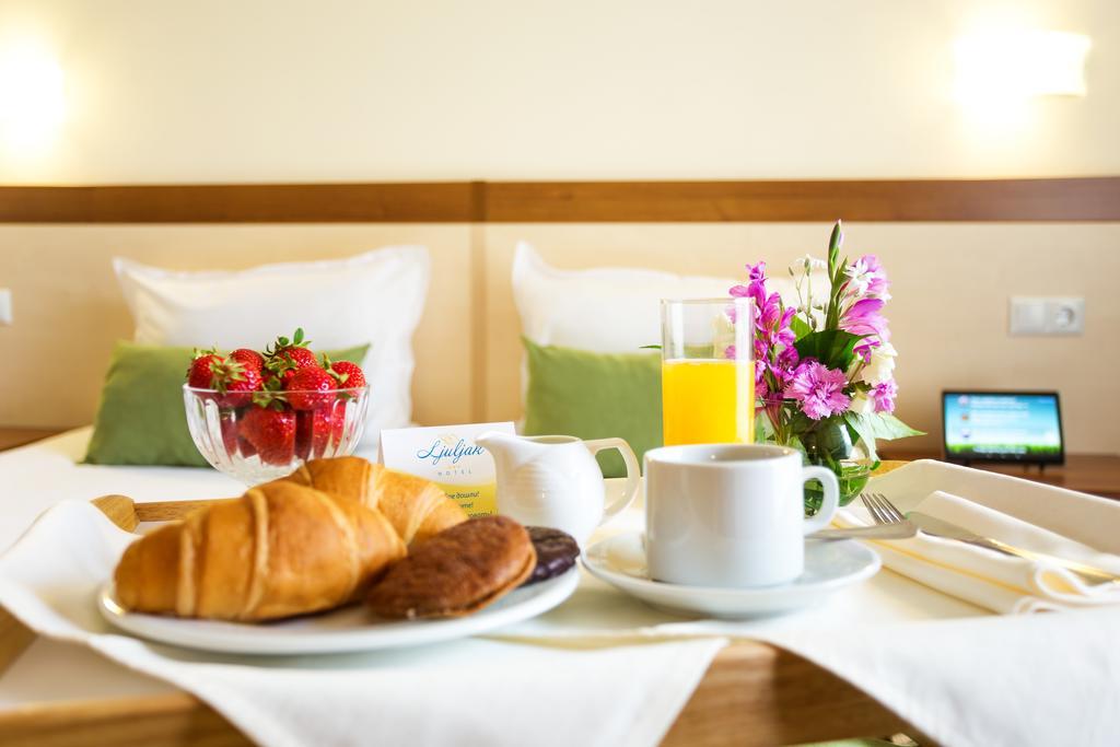 Ljuljak Hotel 골든샌드 외부 사진