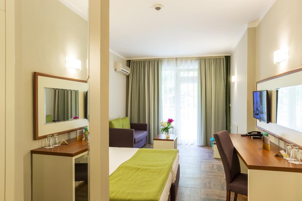 Ljuljak Hotel 골든샌드 객실 사진