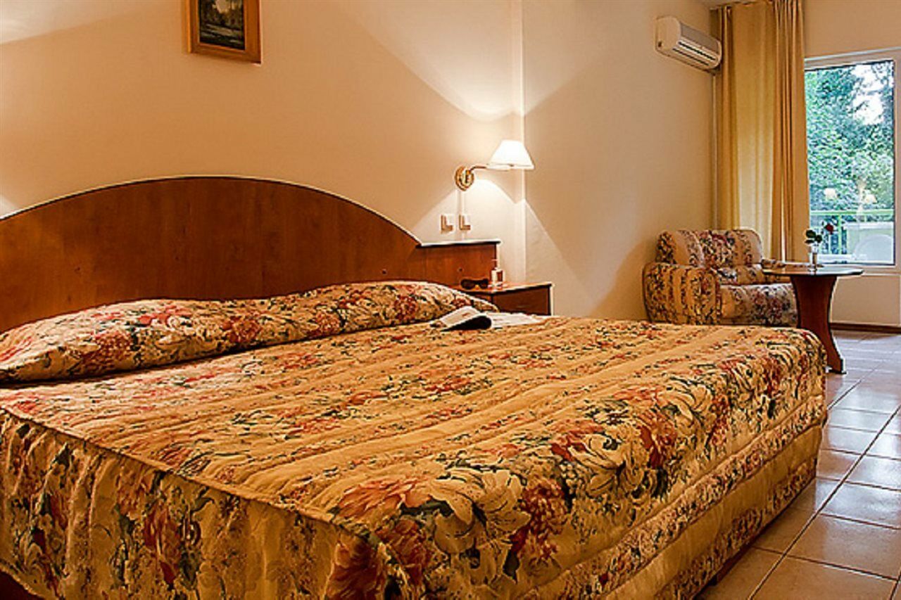 Ljuljak Hotel 골든샌드 외부 사진