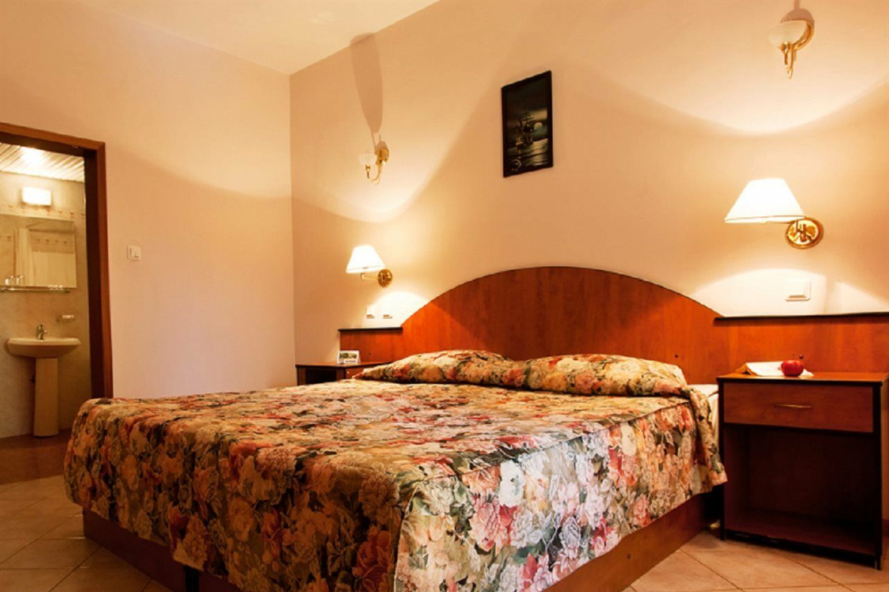 Ljuljak Hotel 골든샌드 외부 사진